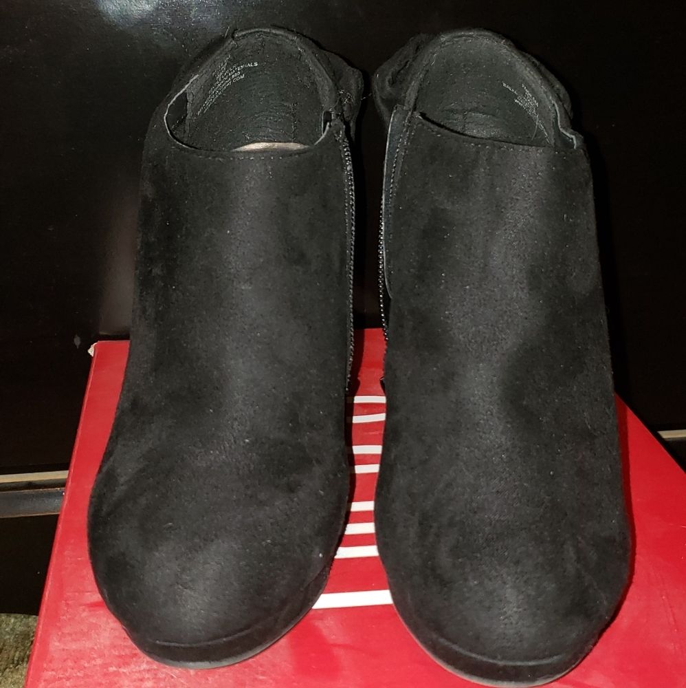 Heels - Picture 2 of 4